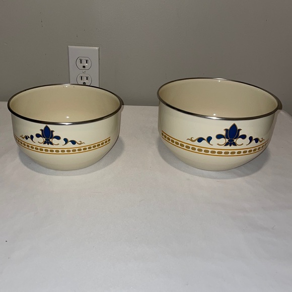 Vintage enamel nesting mixing bowls - Picture 3 of 7